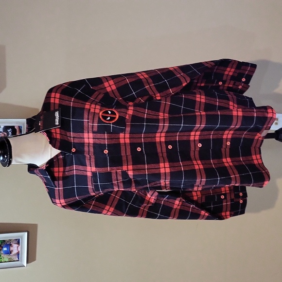 Cakeworthy Deadpool Flannel - Picture 7 of 14